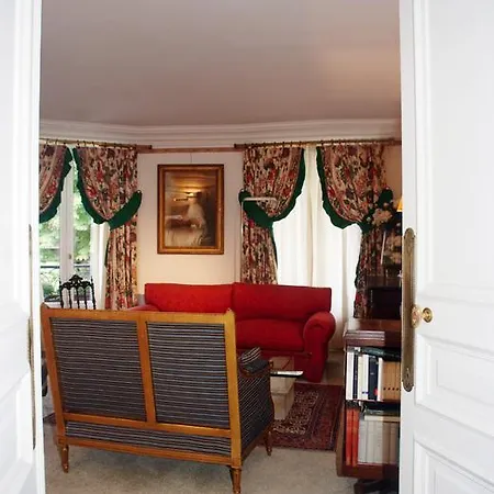 Place Paul Painleve - 4 Adults *