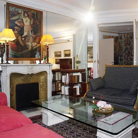 Place Paul Painleve - 4 Adults *