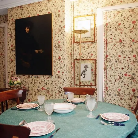 Place Paul Painleve - 4 Adults