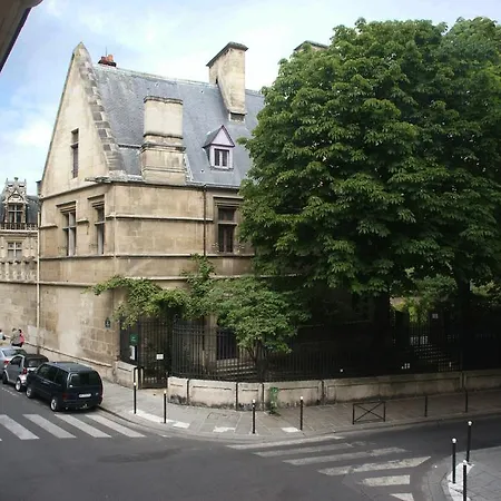 Place Paul Painleve - 4 Adults * Parijs